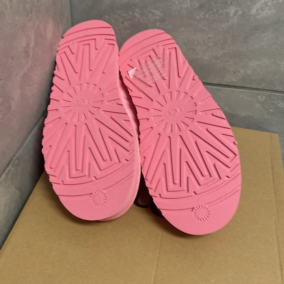 UGG TAZZ - Picture 4 of 6